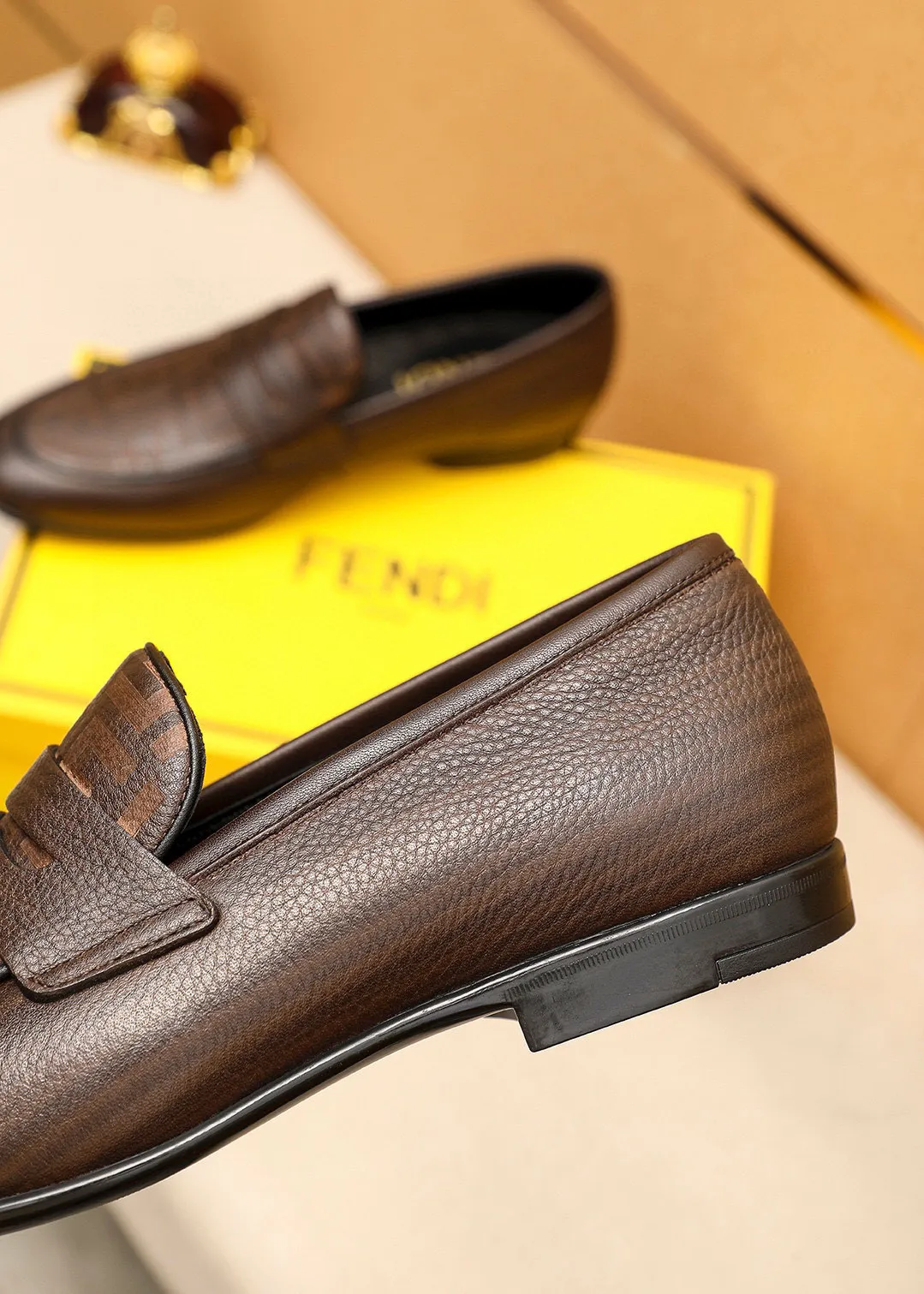 Men's shoes 💰442 💐 Product trademark: FENDI [Fendi] casual leather shoes Regular size: 38-44 (45🉑️customized) Product materials: Selected imported first-layer calfskin upper, imported cowhide leather lining. Strong three-dimensional visual effect, rubber outsole Color: 1⃣️color optional